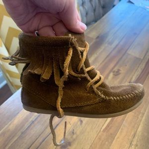 Minnetonka fringe moccasin boots